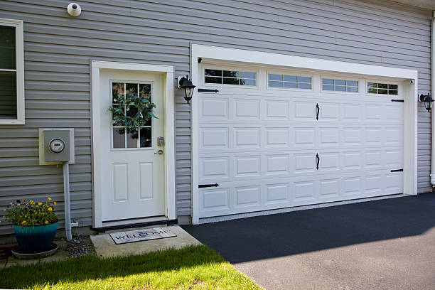 24/7 Emergency Garage Door Panel Replacement experts in Grandyle Village, NY